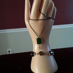 Gold ton vintage bracelet and necklace set.